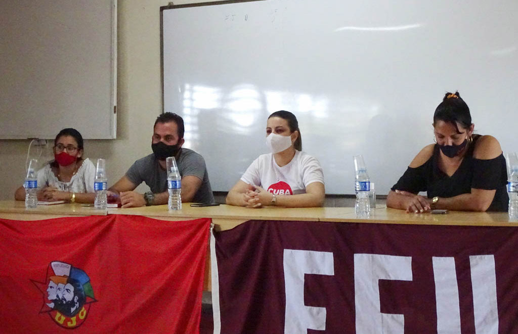 Visita de la segunda secretaria nacional de la UJC, Aylín Alvarez García, al centro de aislamiento de la sede Manuel Fajardo de la Universidad de Holguín. UHo FOTO/Yusmel Pérez