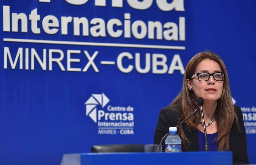 Yaira Jiménez Roig, directora de Comunicación e Imagen del Ministerio de Relaciones Exteriores de Cuba (MINREX), ofrece información sobre los hechos ocurridos la tarde de este jueves en la sede de la cancillería, en La Habana, Cuba, el 19 de marzo de 2021. ACN FOTO/Omara GARCÍA MEDEROS