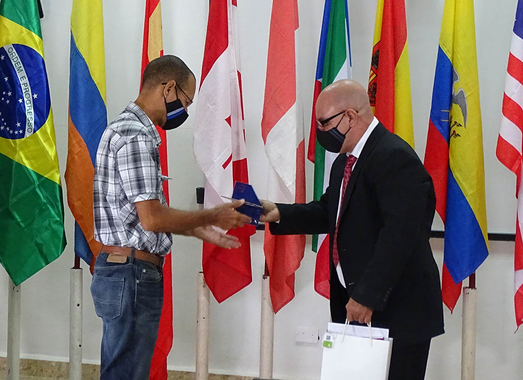 El Dr. C. Rafael Ávila Ávila recibe el Premio de Comunicación Científica Scientia Maxime. 