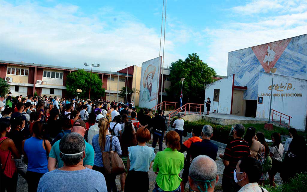 Digno homenaje al Comandante en Jefe