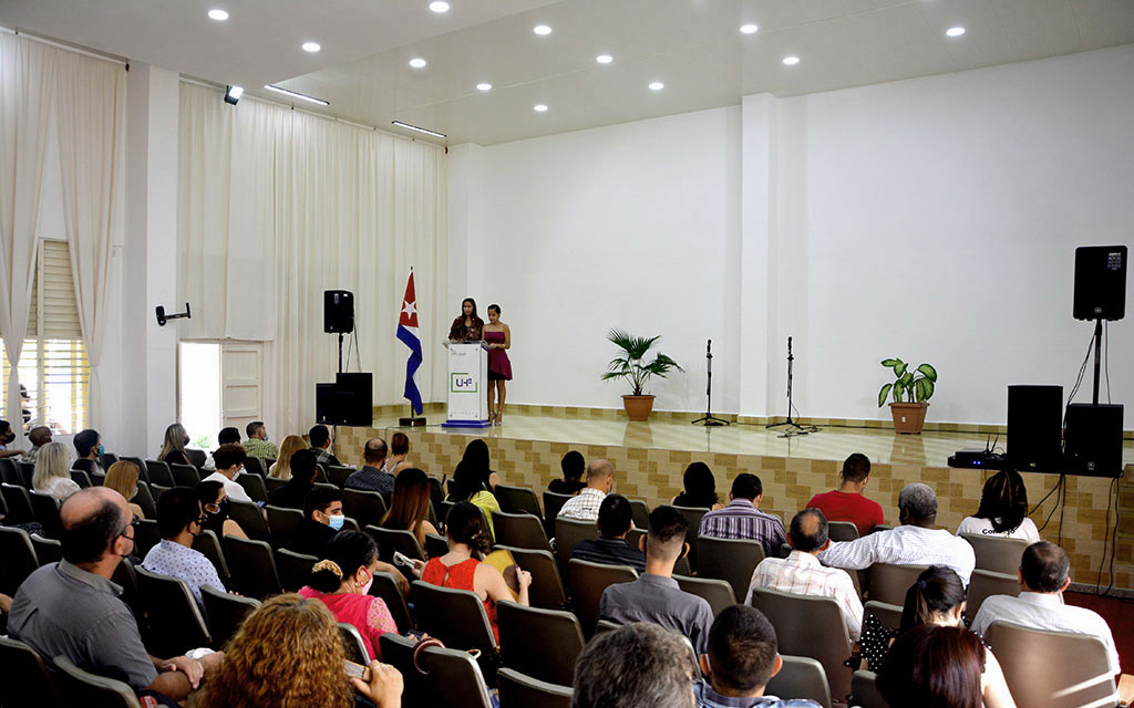 Entregan Premios de la Rectora en el curso 2021