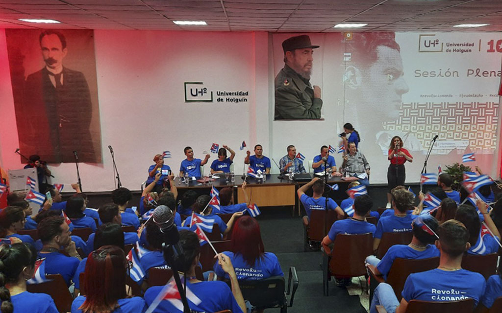 Desarrolló Universidad de Holguín plenaria de su Congreso de la Feu.